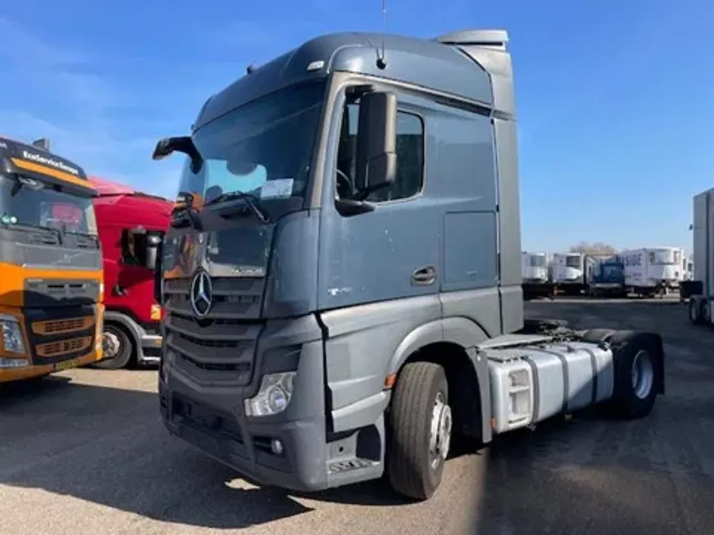 Mercedes-Benz Actros 1842 4x2/2x tank/2x Stuks