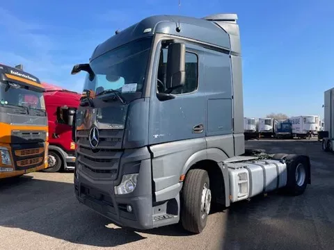 Mercedes-Benz Actros 1842 4x2/2x tank/2x Stuks
