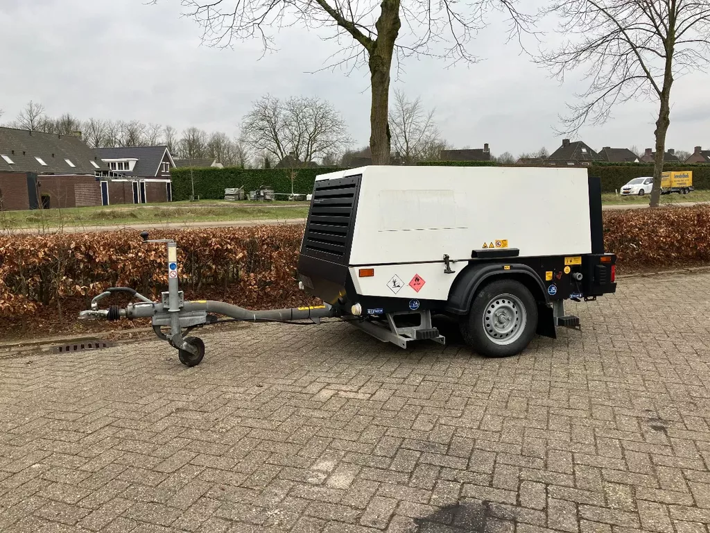 te koop kaeser M52 mobiele compressor