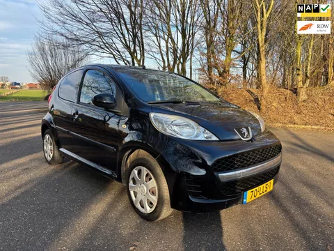 Peugeot 107 1.0-12V Urban Move | 5drs. | Airco | APK 02-2026