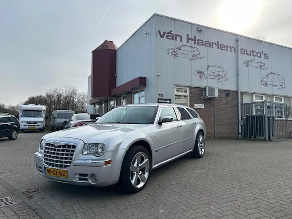 Chrysler 300C Touring 5.7 V8 HEMI AWD