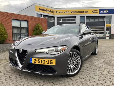 Alfa Romeo Giulia 2.0 T TI Lusso Q4 | Apple Car Play | Harman Kardon Audio | Alfa Romeo Giulia 2.0 T TI Lusso Q4 | Apple Car Play | Harman Kardon Audio |