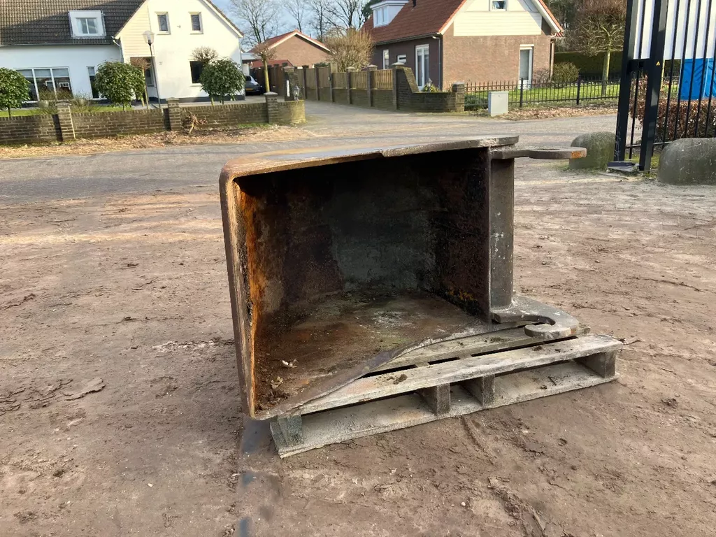 te koop cw30 bananenbak/dieplepel