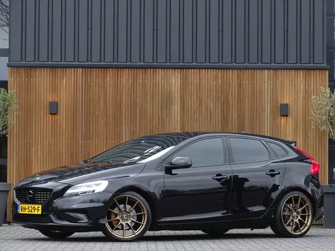 Volvo V40 2.0 T4 250PK Sport / R-Design / LED