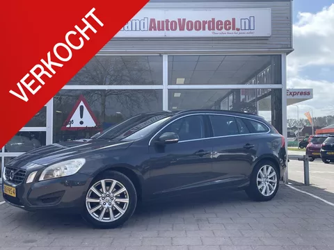 Volvo V60 1.6 T4 Momentum /Automaat/Cruise/Climate/Navi/Blis/Onderhoudsboekje/