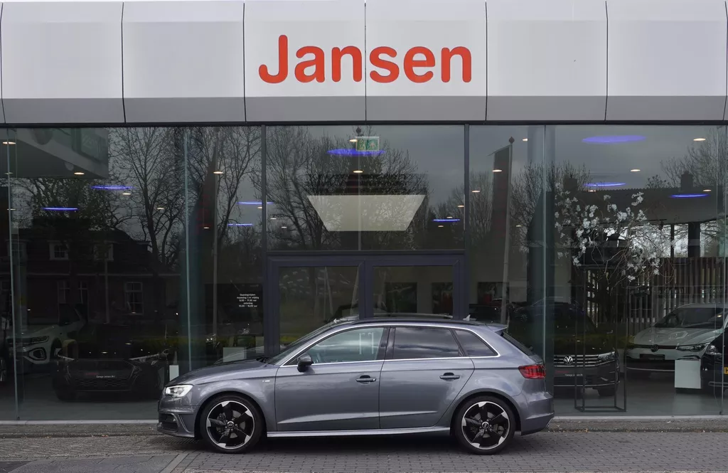 Audi A3 Sportback 1.4 TFSI Ambiente Pro Line plus | 2x S-line | Navi | Cruise | Parkeersensoren | 18&quot;