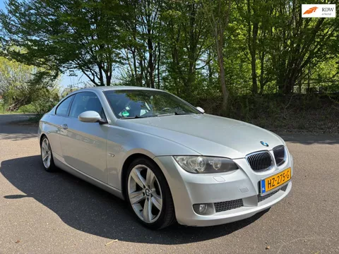 BMW 3-serie Coup&eacute; 335i Coupe High Executive | Aut.| Ond. historie | APK 01-2026