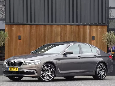 BMW 5 Serie sedan 530e 252PK / X-Drive / Harman Kardon / M-Individual BMW 5 Serie sedan 530e 252PK / X-Drive / Harman Kardon / M-Individual