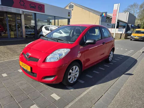 Toyota Yaris 1.0 VVT-i Aspiration airco , sportvelgen, elektrische ramen en spiegels, enz