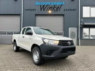 Toyota HiLux 2.4 4X4 1.5 CAB AIRCO