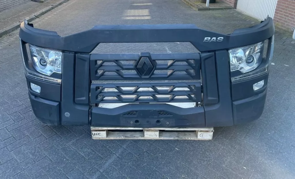 Renault 7482594230 / 7482282168 VOOR BUMPER COMPLEET