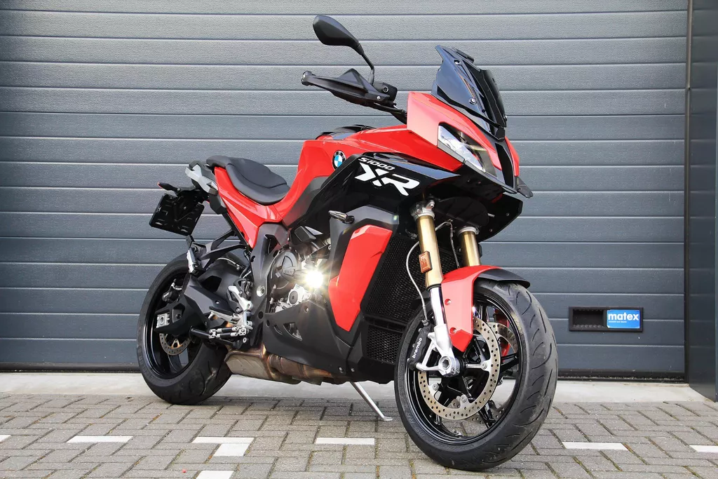 BMW S 1000 XR 2024 | 3900 km | BTW | LED verstralers | Alle pakketten | Meer foto's volgen