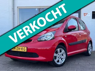Toyota Aygo 1.0-12V + 5-deurs Lichtmetalen velgen