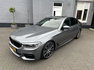 BMW 5-serie 540i | M PAKKET | DAKJE | SOFTCLOSE | KEYLESS | MEMORY STOELEN |