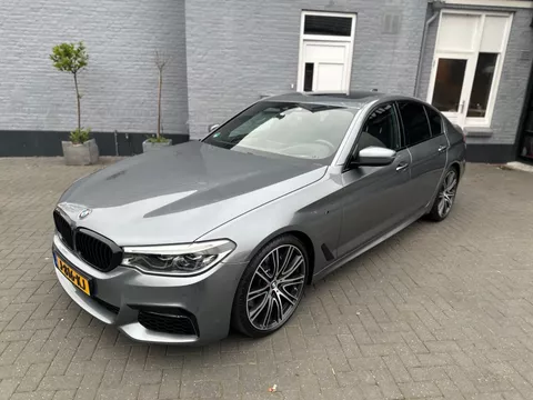 BMW 5-serie 540i | M PAKKET | DAKJE | SOFTCLOSE | KEYLESS | MEMORY STOELEN |