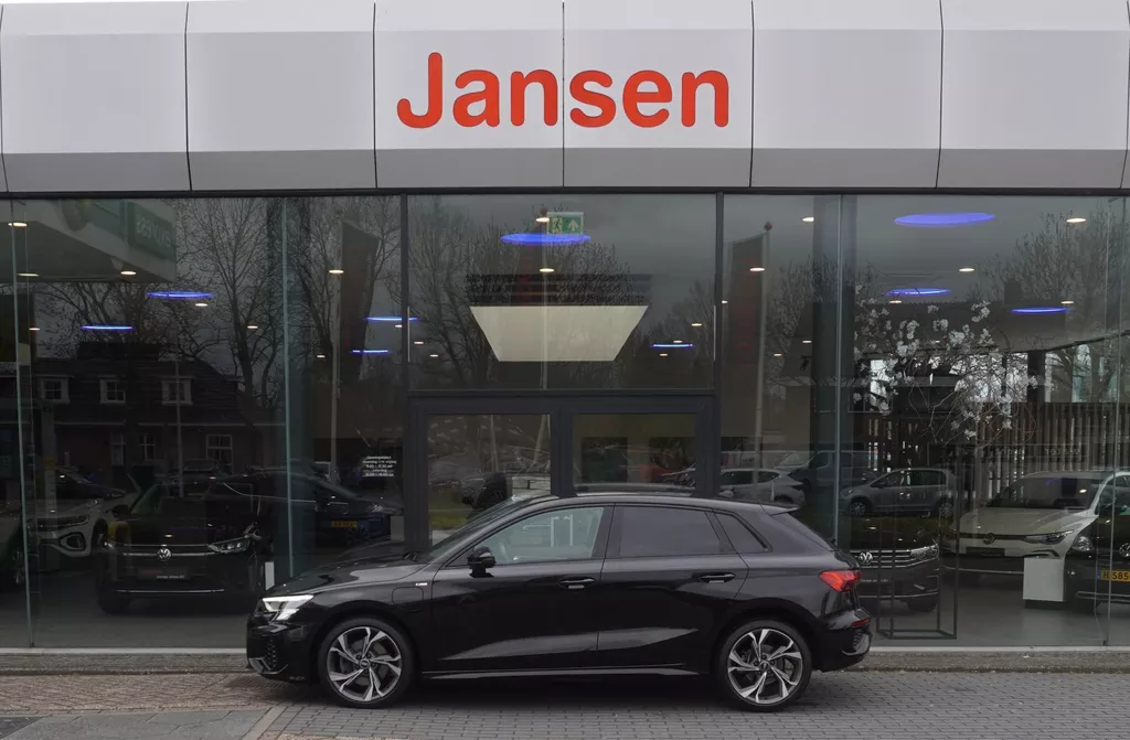 Audi A3 Sportback 40 TFSI e Edition | 2x S-line | CarPlay | LED | Camera | Navi | 18&quot;