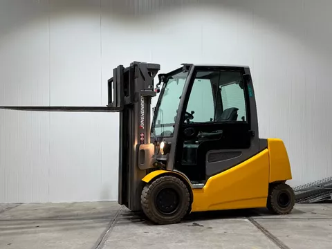 Jungheinrich EFG 540 2016 accu 2021 triplex sideshift freelift