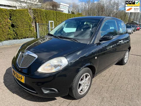 Lancia Ypsilon 1.2 3-DRS ARGENTO AIRCO LMV NAP let op: a.s. vr12-9 en za 13-9 gesloten!