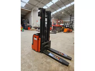Komatsu L20, triplex mast