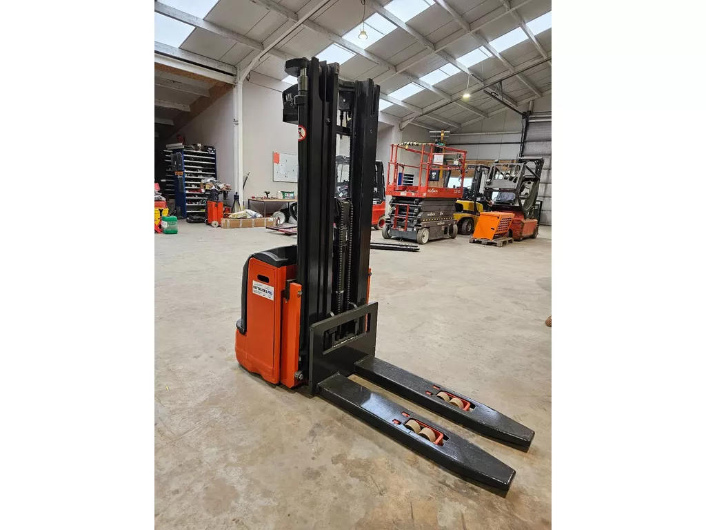 Komatsu L20, triplex mast