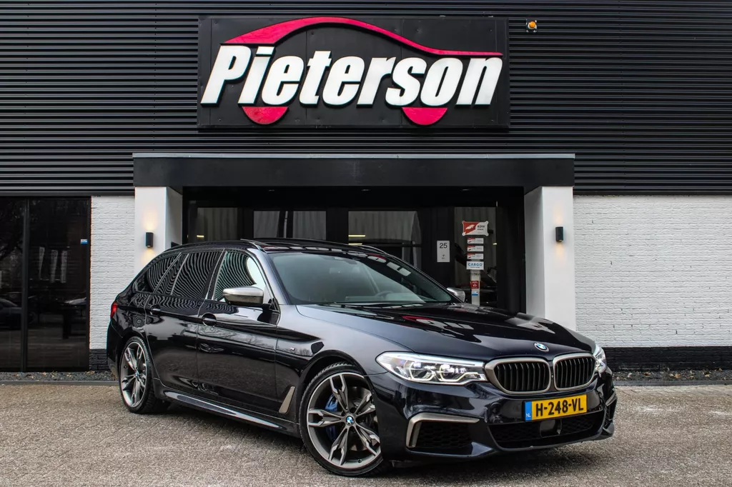 BMW 5-serie Touring M550d xDrive PANO DEALER OH ALLE OPTIES