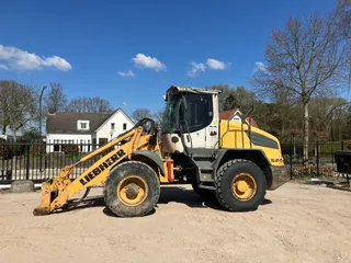 te koop liebherr L524 shovel/wiellader