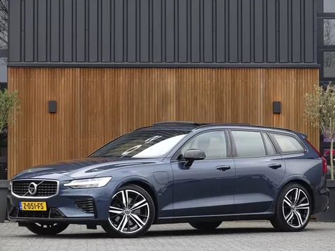 Volvo V60 T8 390PK / AWD / B&amp;W / 2020 / LED