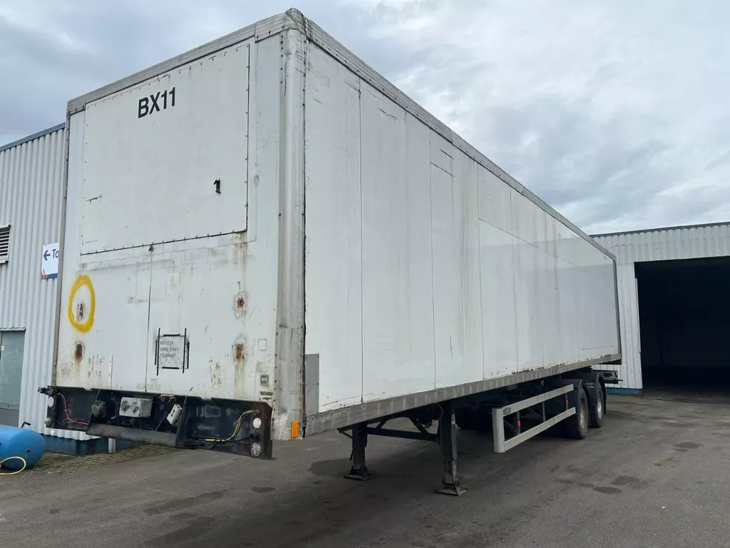 LAG 2 axle box trailer , 8 Tyres