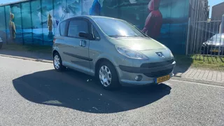 Peugeot 1007 1.6-16V Gentry