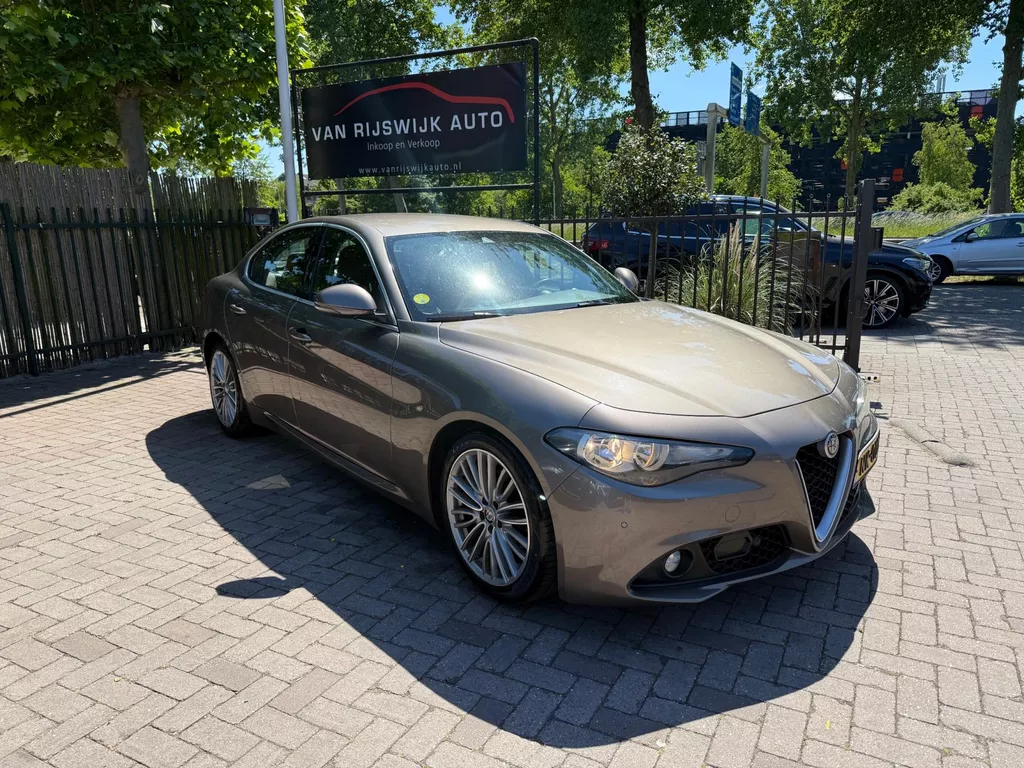 Alfa Romeo Giulia 2.2 Eco Business Super Camera Leder Dealer Ond Nav Trekh