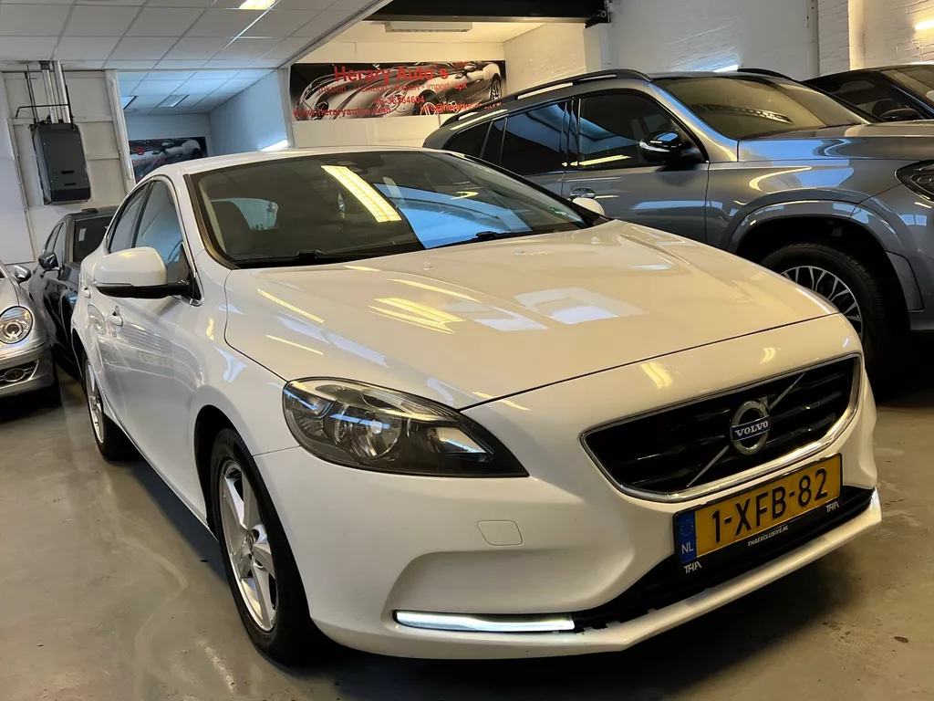 Volvo V40 2.0 D4 5-DOORS NAVI CLIMA BJ-14