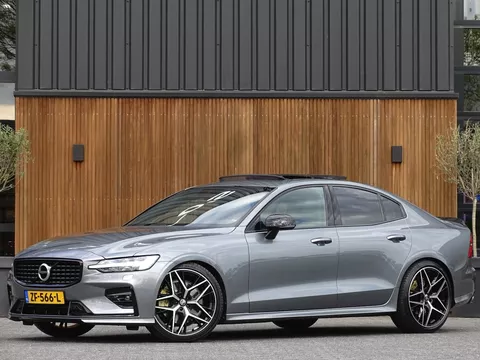 Volvo S60 2.0 T5 251PK / R-Design / Harman Kardon / Head-Up *NAP*