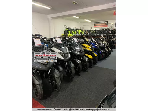 Yamaha Tricity 8x tricity 300 nieuw en gebruikt v.a &euro; 7900 Yamaha  tricity 300 Nieuw incl BTW