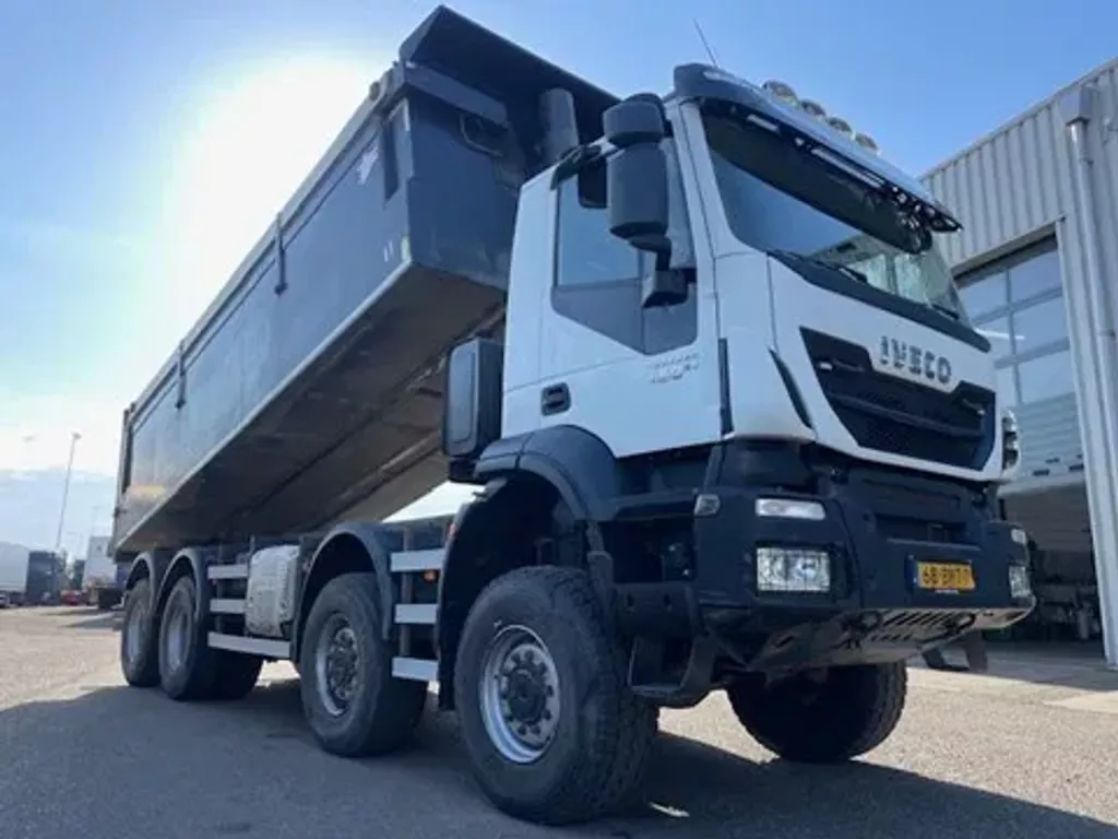 Iveco Trakker 450 8x8 Hintenmulde 24 m3, Hardox, TUV