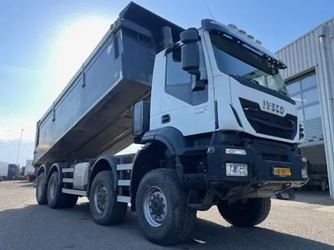Iveco Trakker 450 8x8 Hintenmulde 24 m3, Hardox, TUV