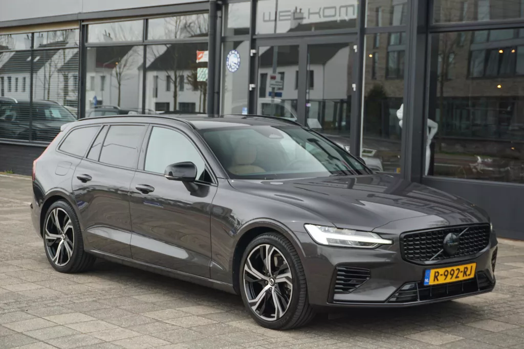 Volvo V60 2.0 T6 Plug-in hybrid AWD Plus Dark