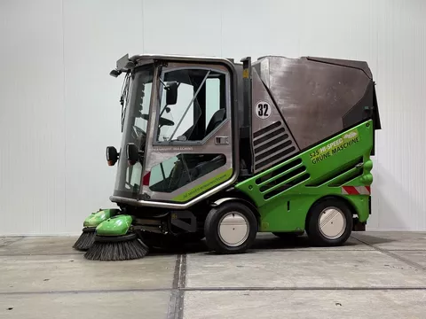 Tennant 525 GreenMachine kenteken straatveger Kubota diesel