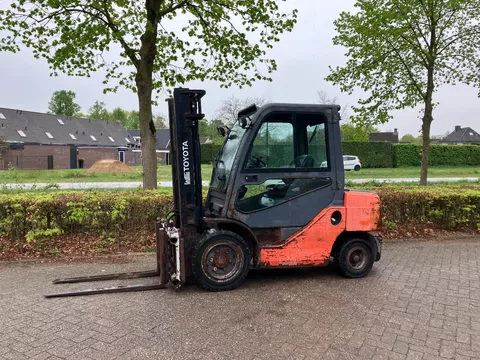 te koop toyota diesel heftruck 02-8FDF30