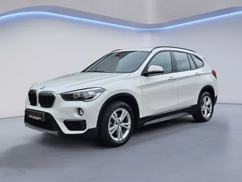 BMW X1 sDrive18i Executive /Apple Carplay/Climate Control/Cruise Control/ParkeerSensoren V+A/NAVI/17'' LMV/Trekhaak Afneembaar/(METGARANTIE*)