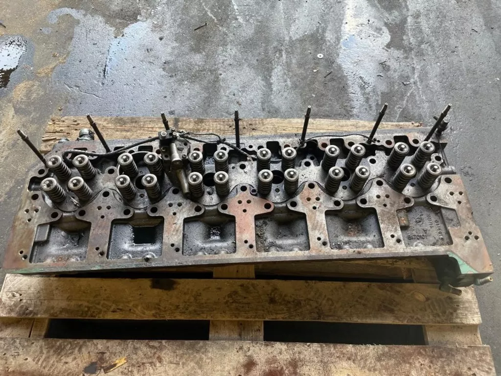 Volvo 8170101 CYLINDER HEAD D12