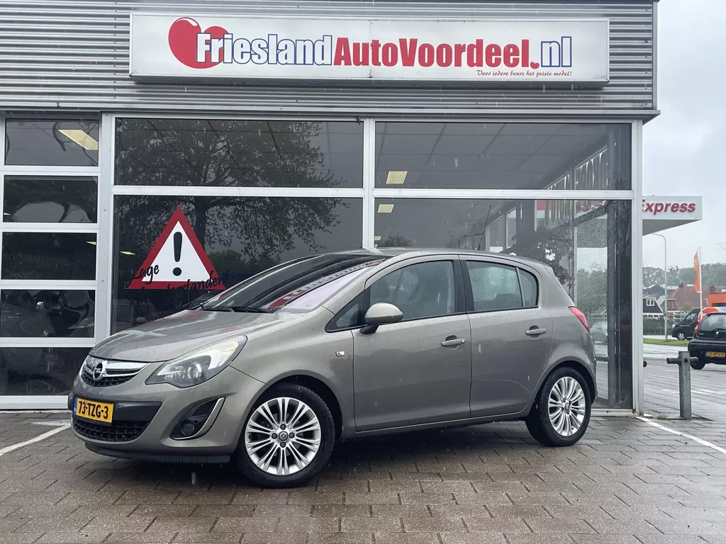 Opel Corsa 1.4-16V Cosmo Automaat / Vol opties / Fietsendrager / 2012