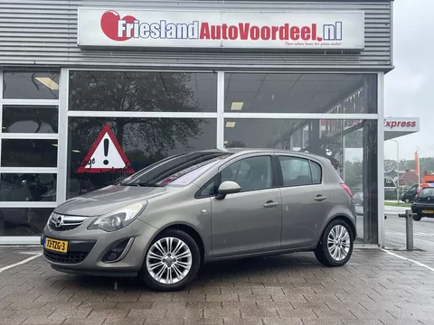 Opel Corsa 1.4-16V Cosmo Automaat / Vol opties / Fietsendrager / 2012