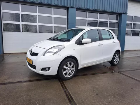 Toyota Yaris 1.3 VVTi Comfort koppeling slecht!! 5 deurs Toyota Yaris 1.3 VVTi Comfort koppeling slecht!! 5 deurs