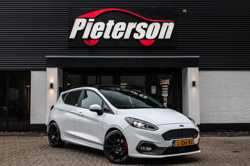 Ford Fiesta 1.5 ST-3 PANO 230PK B&amp;O RECARO CARBON KEYLESS