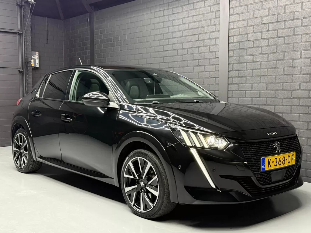 Peugeot E-208 EV GT 350 50 kWh 1STE EIGENAAR | DIGITAL DASH | CAMERA | PANO | CARPLA | KEYLESS | PDC | BTW