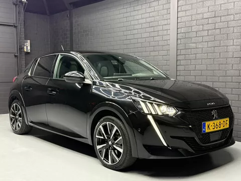 Peugeot E-208 EV GT 350 50 kWh 1STE EIGENAAR | DIGITAL DASH | CAMERA | PANO | CARPLA | KEYLESS | PDC | BTW