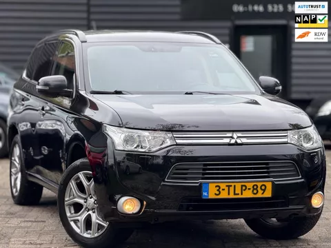 Mitsubishi Outlander 2.0 PHEV 4WD|Xenon|Camera|Trekhaak Mitsubishi Outlander 2.0 PHEV 4WD|Xenon|Camera|Trekhaak