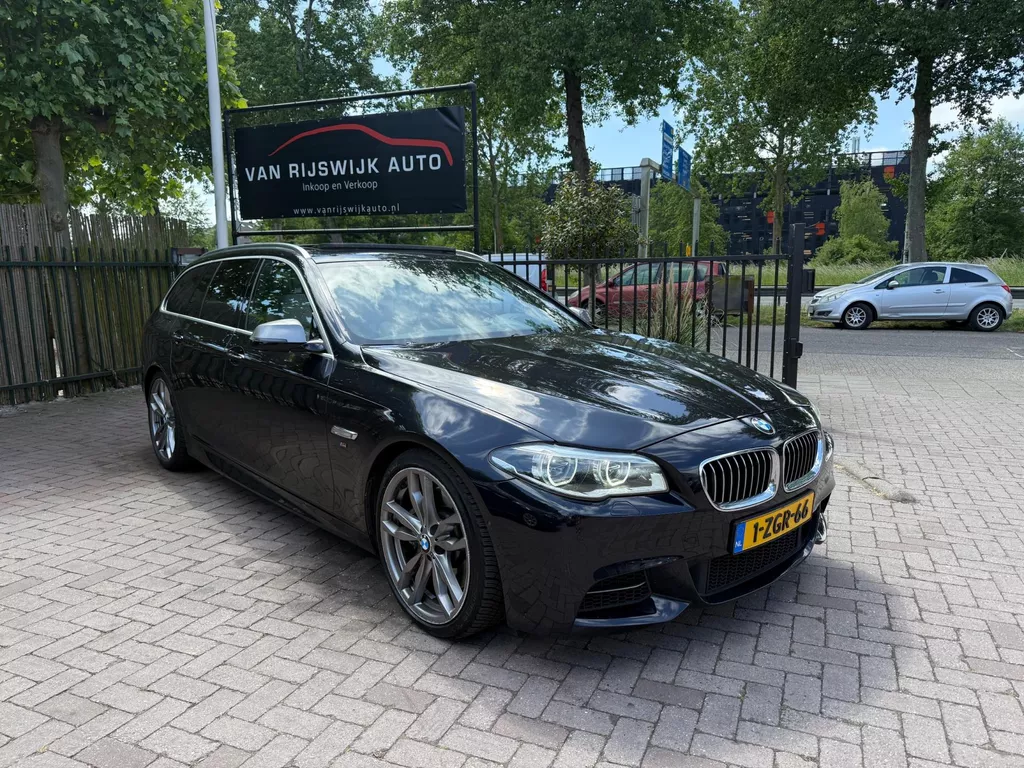BMW 5-serie Touring M550xd Pano Xenon H&amp;K Camera Nav Stoelverw