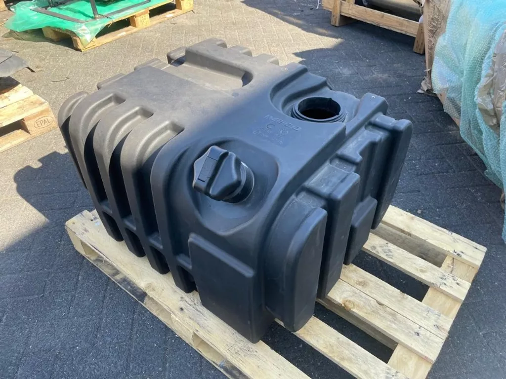 Iveco 5803008747 PLASTIC FUEL TANK 84X73X52 CM (LIKE NEW)