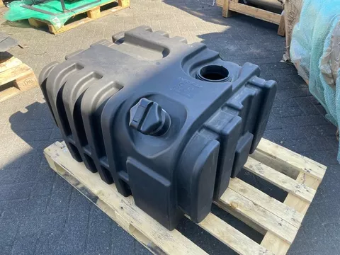 Iveco 5803008747 PLASTIC FUEL TANK 84X73X52 CM (LIKE NEW)